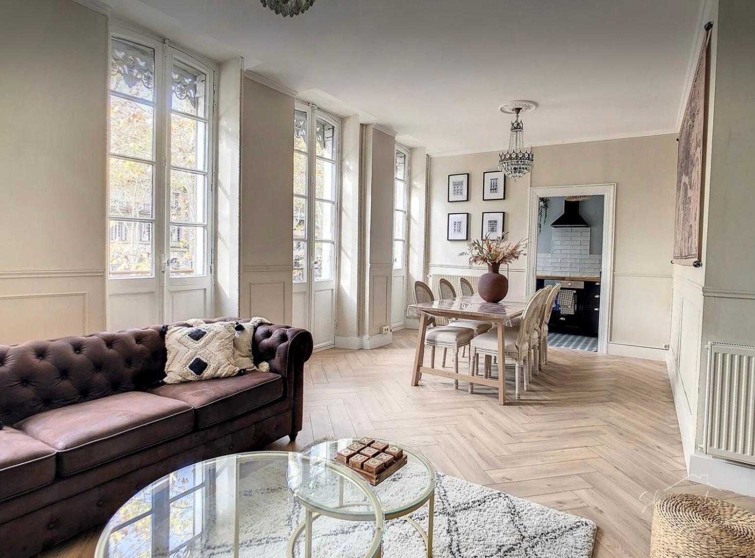 2 Bedrooms Apartment - Perfect For A City Getaway การ์กาซอน ภายนอก รูปภาพ